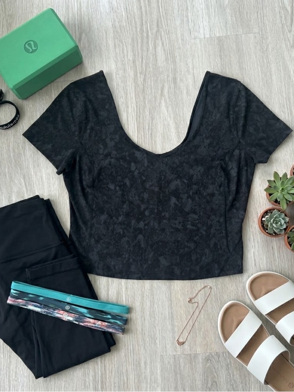 Lululemon Align Short Sleeve Tee Black Gray Size 12 Cropped Athletic Top